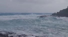 Bermuda: Rough Waves Crash Along Shore as Hurricane Imelda Approaches