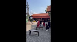 Schoolboys have amusing fail while learning Chinese lion dance