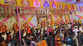 Locals join colourful Hindu festival in northern India