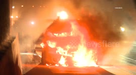 US, Los Angeles: Covina Vehicle Fire Disrupts Traffic On Eastbound 10 Freeway