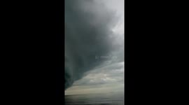 Terrifying cloud looms over coastal homes in Indonesia