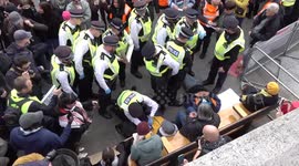 UK: London police arrest demonstrators calling on government to lift ban on Palestine Action