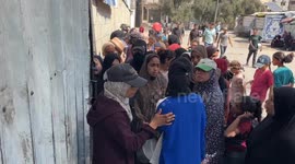 As Gaza starves under inhumane Israeli blockade, Palestinians queue for hours for single meal