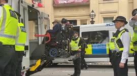 UK: London police arrest demonstrators calling on government to lift ban on Palestine Action (2)