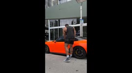 A 6’10” giant tries to fit inside a bright orange Porsche 911 — and the result is pure comedy and chaos.