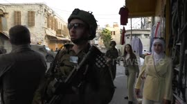 Illegal settlers raid Hebron under Israeli military escort