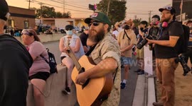 US: Federal police clash with protesters outside ICE facility near Chicago