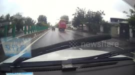Pigs tumble onto highway after truck mishap in Henan, China