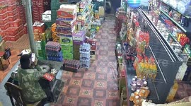 Asian black bear enters convenience store in Xizang, China