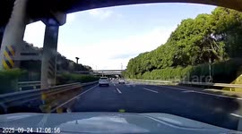 Traffic crash causes multiple collisions on busy road in Sichuan, China