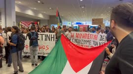 Greece: Greek citizens from Global Sumud humanitarian aid flotilla return home