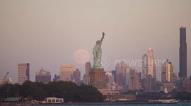 Full Harvest Supermoon rises in New York City