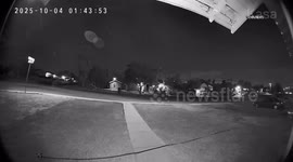 US, Bakersfield: Bakersfield Vehicle Crashes Into House Caught On Camera