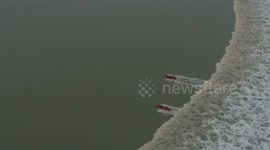 China: Close-up footage shows spectacular Qiantang River tidal bore