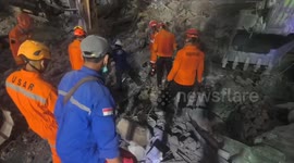 Indonesia: Indonesia school collapse: search for victims ends as 67 confirmed dead