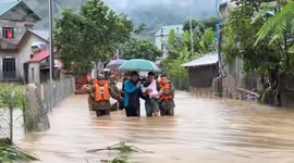 Vietnam: Typhoon Matmo batters Vietnam, flooding streets