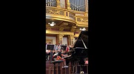 Chinese prodigy, 4, wows audience as she plays piano at Vienna’s Golden Hall