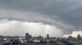 Shelf cloud looms over car park as storm approaches Chicago