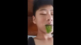 Man startled as jelly slips down throat in Jiangsu, China