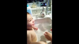 Cutest Infectious baby laugh....!