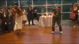 Newlywed couple perform 'epic' hip hop first dance
