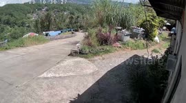 Philippines magnitude 4.4 earthquake causes local to flee home as ground shakes