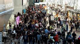 US: New York Comic Con 2025 kicks off with crowds of fans and cosplayers