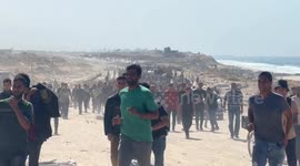 Hundreds of thousands of Palestinians begin returning to northern Gaza amid ceasefire