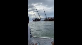 El “Marigalante”, ícono turístico de Puerto Vallarta, declaró emergencia entre Yelapa y Boca de Tomatlán y terminó hundiéndose. Autoridades y embarcaciones cercanas apoyaron; no hay reportes de víctimas.