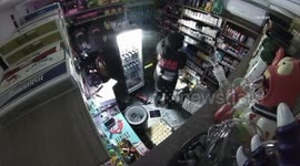 US, Los Angeles: Panorama City Smoke Shop Burglary