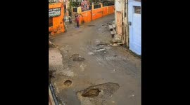 Overloaded Auto-Rickshaw Carrying Schoolchildren Topples After Hitting Pothole in Rajasthan’s Churu