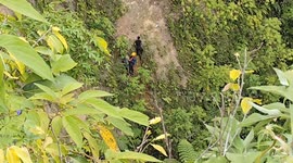 Fantastic Rescue! German Tourist Saved After Being Trapped 45 Meters on a Cliff in West Sumatra