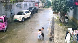 Hero toddler drags younger sister out road just seconds before car drives past