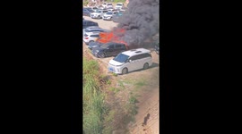 Flames engulf parked vehicles, alarming onlookers in Fujian, China