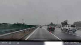 Truck causes multi-vehicle crash on Daguang Expressway in Beijing, China