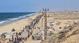 Displaced Palestinians start returning to northern Gaza following ceasefire