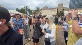 Israelis gather in Tel Aviv to celebrate ceasefire announcement