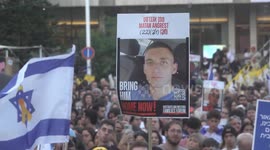 Israelis gather in Tel Aviv to watch hostage release after Gaza cease-fire (2)