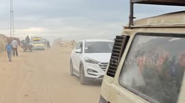 Displaced Palestinians flood roads back to shattered Gaza as ceasefire holds (2)