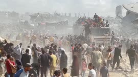 Palestinians flock to aid trucks arriving in Gaza under cease-fire agreement (2)