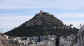 Greece: Activists hang Palestinian flag atop Athens’ Mount Lycabettus