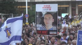Israel: Israelis gather in Tel Aviv to watch hostage release after Gaza cease-fire (2)