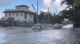 King tide floods homes along Hollywood Beach in Florida