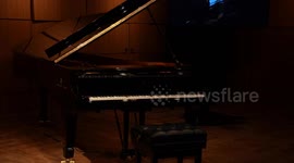 US: Global lunchtime Howard Jones concert