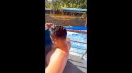 Family enjoys thrilling water slide in Olímpia, Brazil
