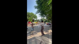 Tourist leaves Indian street beggar confused by dancing for her