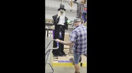 Delayed Display Makes Husband Jump