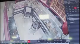 Three Armed Men Rob Mumbai Jewellery Store in Broad Daylight, Attack Owner With Knife