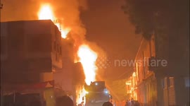 Massive fire broke out in oil paint shop in India, area shaken by explosions