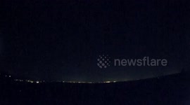 Dazzling meteor fireball streaks across the night sky in Tennessee, USA